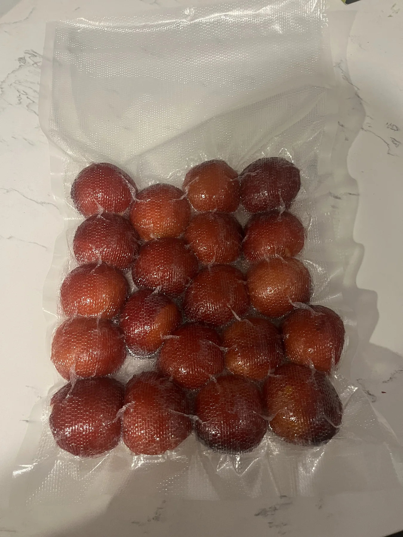 Plums vacuum-sealed for a fermentation experiment
